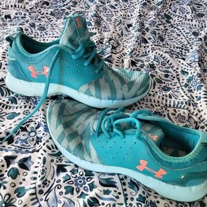 UA womens size 8